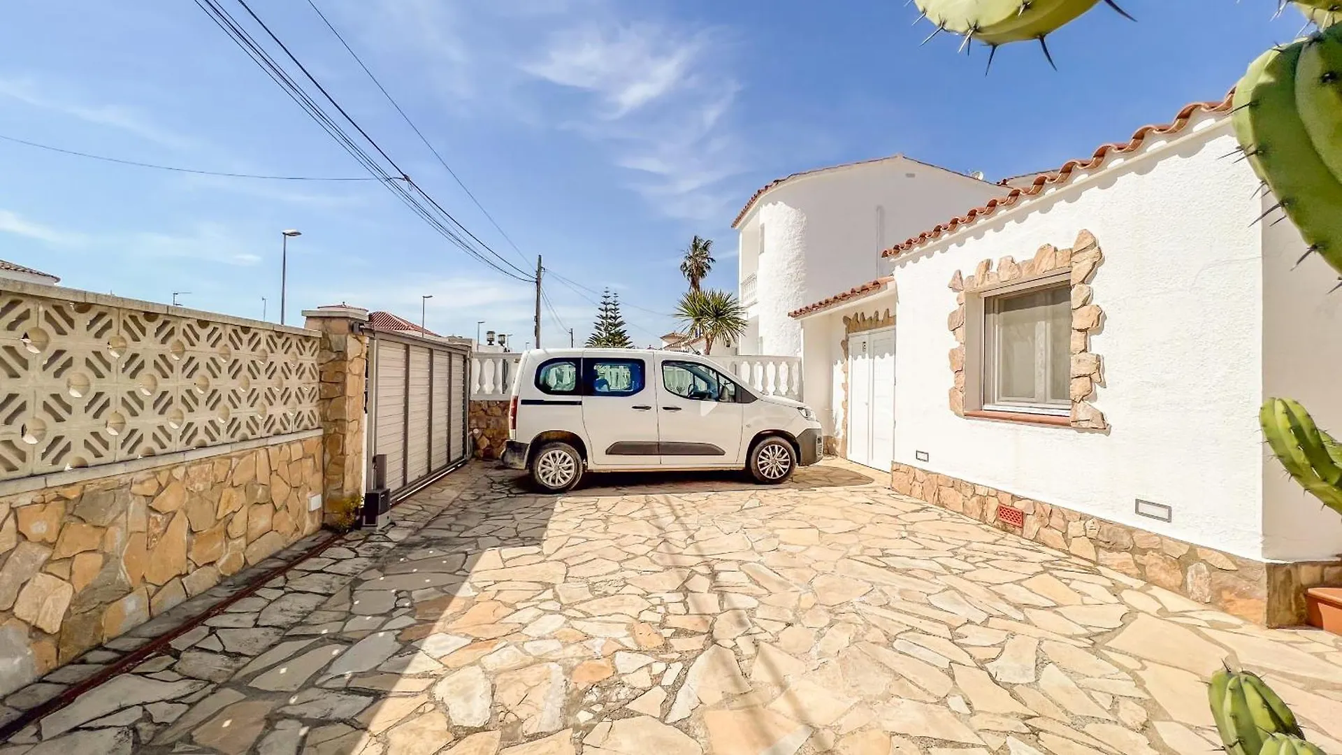 Majordoms - Villa Empuriabrava 0*,